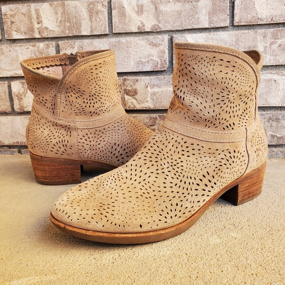 UGG Darling Seaweed perforated suede ankle women's boots 1007142 - Picture 1 of 16